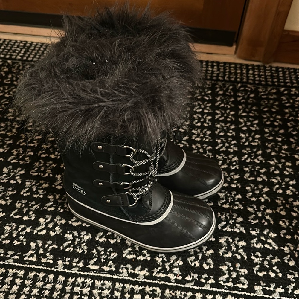 Sorel snow boots size 5